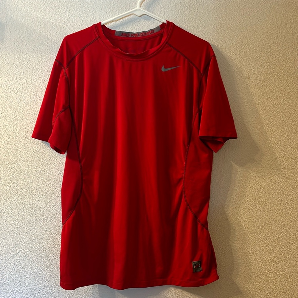 Nike pro combat fitted tee size large